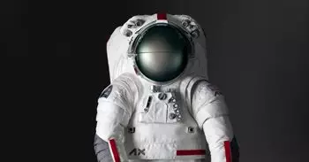 Los astronautas que volverán a la Luna llevarán trajes diseñados por Prada: "Houston, tenemos nuevo traje espacial"