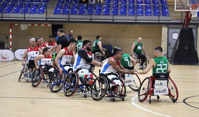 Partido de baloncesto en silla de ruedas