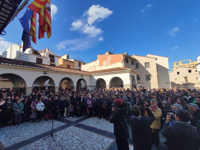 Archivo - Arxiu - Imatge del minut de silenci realitzat a Xèrica en record de la menor morta