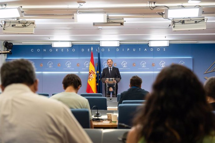 Archivo - El diputado del Grupo Mixto José Luis Ábalos, durante una rueda de prensa, en el Congreso de los Diputados, a 24 de julio de 2024, en Madrid (España). El exministro y exdirigente socialista José Luis Ábalos va a presentar una denuncia ante la Fi