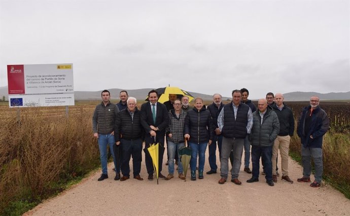 Acondicionamiento del camino entre los municipios sorianos de Portillo de Soria y Villaseca de Arciel.