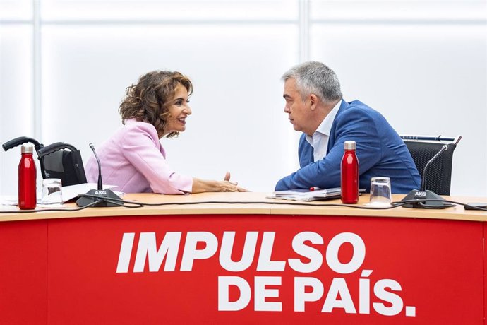 La vicesecretaria general del PSOE, María Jesús Montero, y el secretario de Organización, Santos Cerdán, en una reunión del comité organizador del 41 Congreso Federal, en la sede de la calle Ferraz.