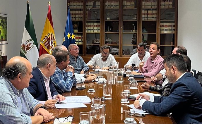 Reunión de pescadores y armadores andaluces con la Junta de Andalucía.