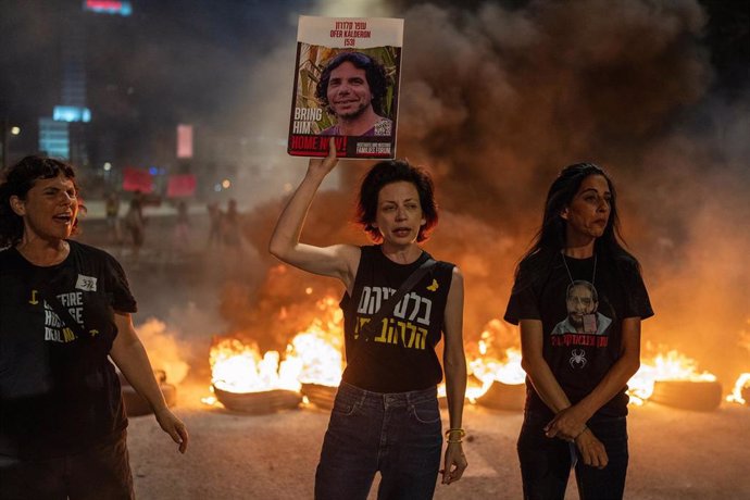 Protesta organizada por familiares de rehenes en Tel Aviv, Israel