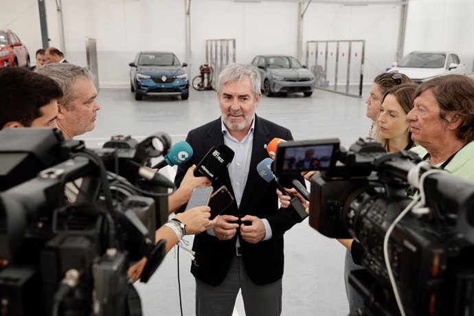 El presidente de Canarias, Fernando Boluda, atiende a los medios en la inauguración de una nueva terminal de vehículos de Boluda y Car Canarias Logistic en Las Palmas de Gran Canaria