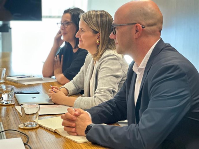 La consellera de Derechos Sociales e Inclusión, Mònica Martínez Bravo, durante la reunión con las entidades municipalistas