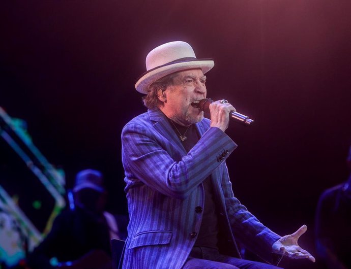 Archivo - El cantante Joaquín Sabina durante una actuación en el WiZink Center, a 20 de diciembre de 2023, en Madrid (España).