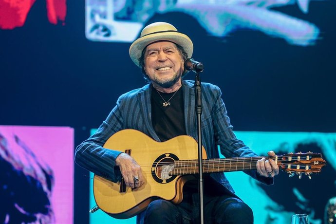 Archivo - El cantante Joaquín Sabina durante una actuación en el WiZink Center, a 20 de diciembre de 2023, en Madrid (España). 