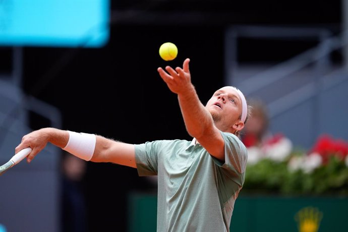 Archivo - Alejandro Davidovich Fokina of Spain in action against Andrey Rublev of Russia during the Mutua Madrid Open 2024, ATP Masters 1000 and WTA 1000, tournament celebrated at Caja Magica on April 28, 2024 in Madrid, Spain.