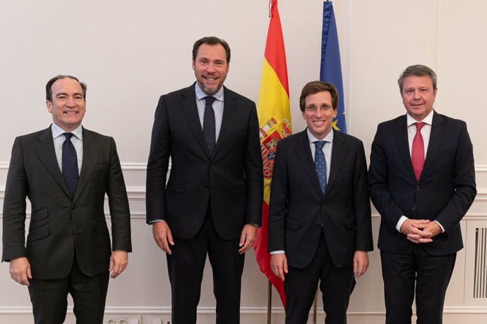 Foto de la reunión de Almeida y Carabante con Puente en el Ministerio de Transportes