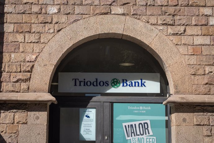 Fachada del banco Triodos Bank, a 4 de octubre de 2024, en Barcelona, Catalunya (España).