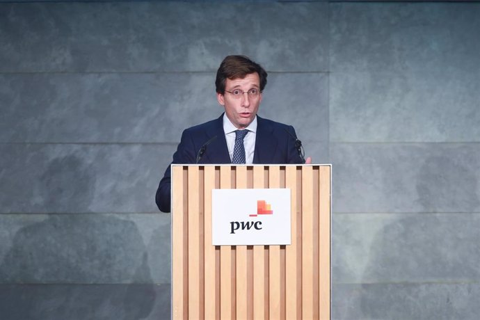 El alcalde de Madrid, José Luis Martínez-Almeida, durante la celebración del 20º aniversario de la creación de la fundación de la red de firmas PWC, en el Auditorio Rafael del Pino