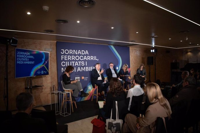 Una mesa redonda organizada por el digital 'The New Barcelona Post', con la colaboración de la Fundación Catalunya Europa y Renfe Rodalies