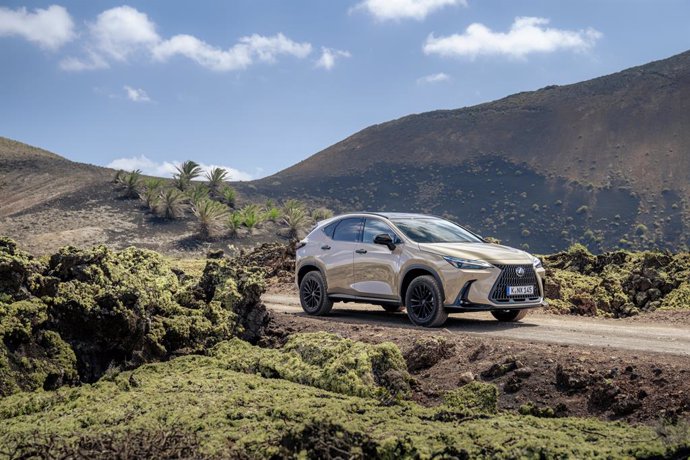 Lexus comienza a vender en España su nuevo NX Overtrail