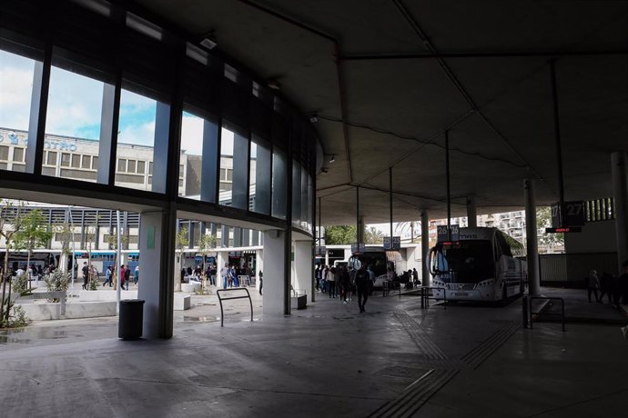 Archivo - Estación de autobuses Puerta Atlántico (Huelva).