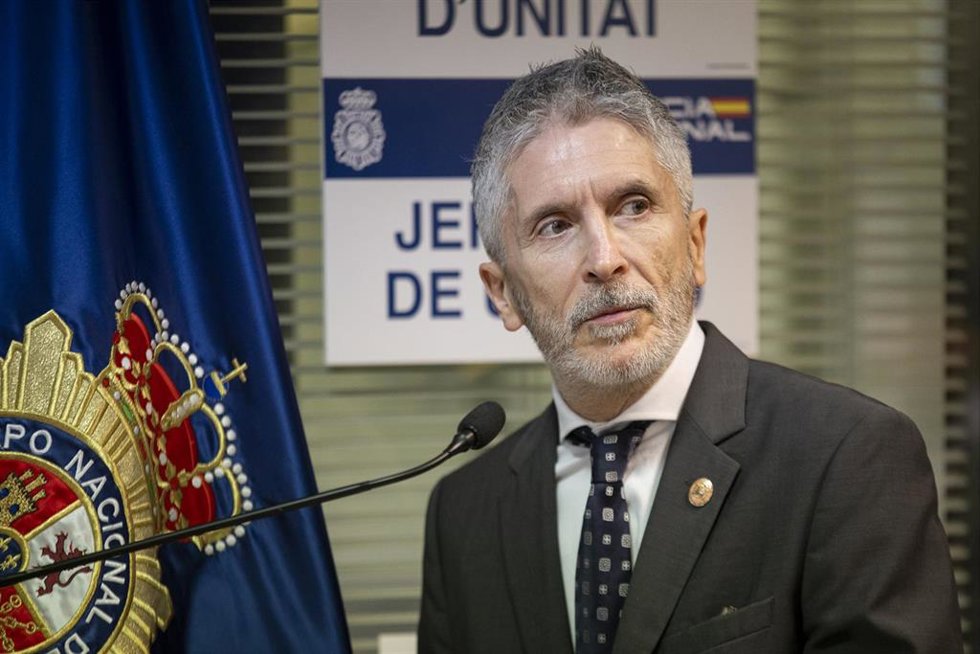 Archivo - El ministro del Interior, Fernando Grande-Marlaska, interviene durante la inauguración de las nuevas instalaciones de la Unidad de Documentación de la Policía Nacional, a 13 de marzo de 2023, en El Vendrell, Tarragona, Catalunya (España).  Ant