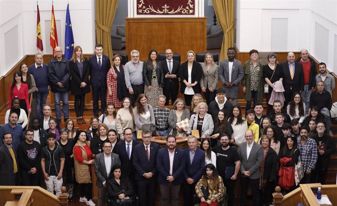 Acto institucional en las Cortes de C-LM con motivo del Día Internacional para la Erradicación de la Pobreza.