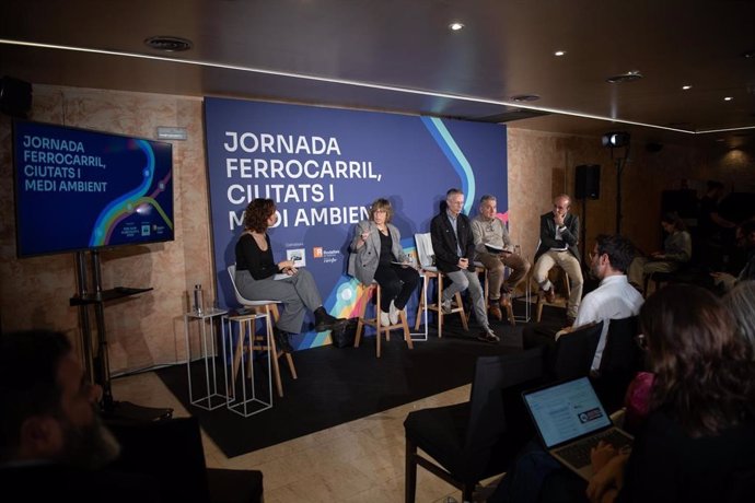 Una  mesa redonda organizada por el digital 'The New Barcelona Post', con la colaboración de la Fundación Catalunya Europa y Renfe Rodalies