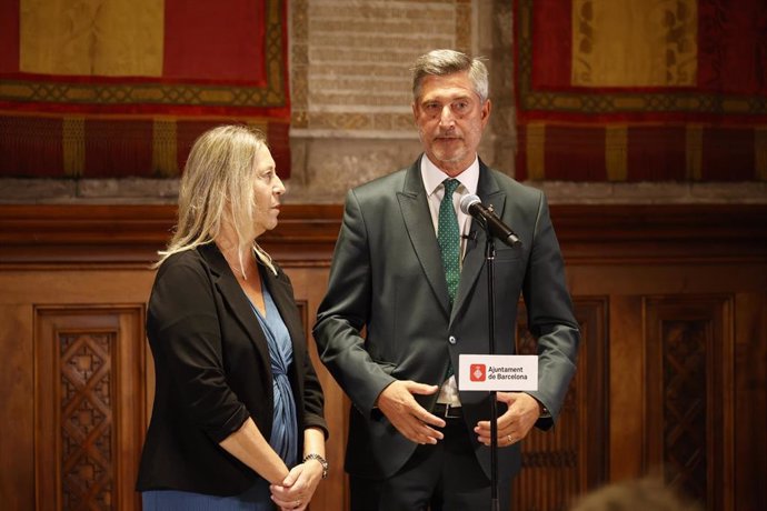 Los concejales de Junts en el Ayuntamiento de Barcelona Neus Munté y Jordi Martí ofrecen declaraciones durante la celebración de La Mercé, en el Ayuntamiento de Barcelona, a 24 de septiembre de 2024, en Barcelona, Cataluña (España). 