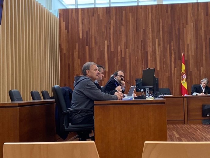 Archivo - Acusado de haber asesinado a su vecina en la calle Zamora de Vigo, en el segundo día de juicio, en la sección quinta de la Audiencia Provincial de Pontevedra, con sede en la ciudad olívica.