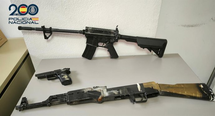 Armas de aire comprimido intervenidas en el domicilio del detenido.