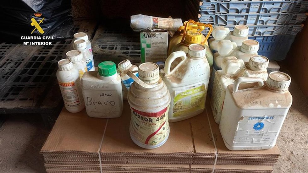 Productos fitosanitarios prohibidos incautados en una empresa de verduras en Granadilla