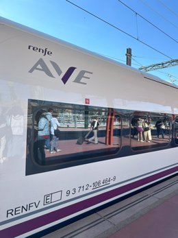 Archivo - Tren de alta velocidad entre Asturias y Madrid. Renfe. AVE. Avril.