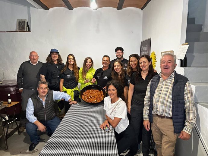 Cinco artistas e influencers están visitando de la mano de la Diputación provincial de Málaga los municipios de Benalauría, Genalguacil y Villanueva del Rosario para conocer sus negocios locales relacionados con el arte y la artesanía.