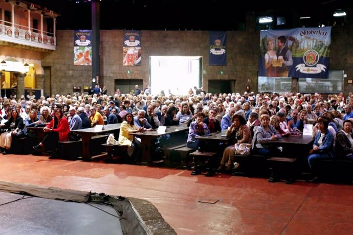 Más de 500 personas mayores de los Centros de Participación Activa celebran su Día con un acto en Isla Mágica.