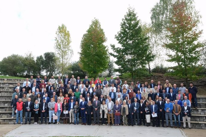 La consejera de Desarrollo Rural, Ganadería, Pesca y Alimentación, María Jesús Susinos, preside la toma de posesión del director general de Montes y Biodiversidad, Ángel Serdio.