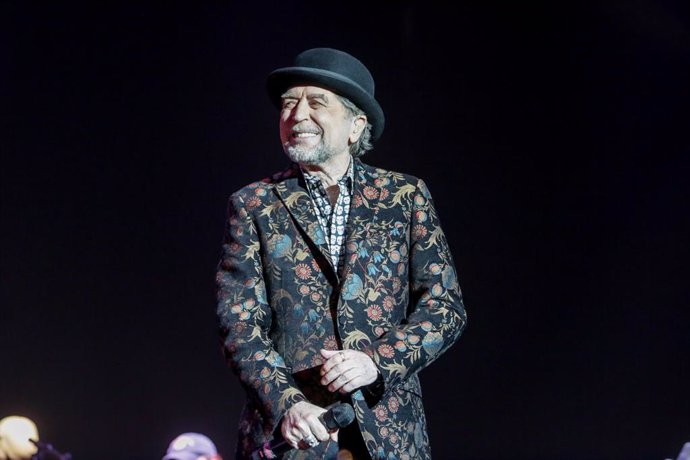 Archivo - El cantante Joaquín Sabina, durante su actuación en el WiZink Center de Madrid el pasado 20 de enero de 2020.