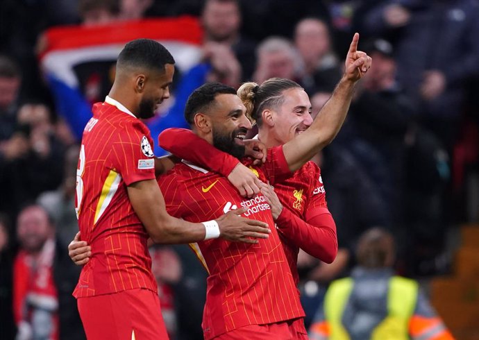 02 October 2024, United Kingdom, Liverpool: Liverpool's Mohamed Salah (C) celebrates scoring his side's second goal with teammates during the UEFA Champions League soccer match between Liverpool and Bologna at Anfield. Photo: Peter Byrne/PA Wire/dpa