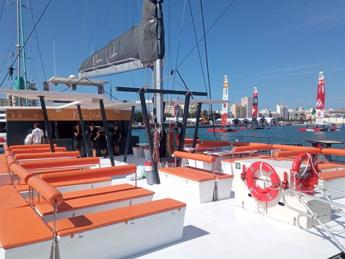 Catamarán adaptado para ofrecer visitas turísticas a El Puerto de Santa María (Cádiz).