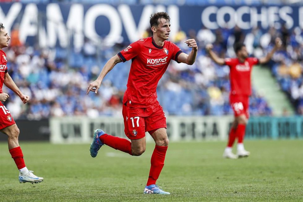 Ante Budimir celebra un gol con el CA Osasuna