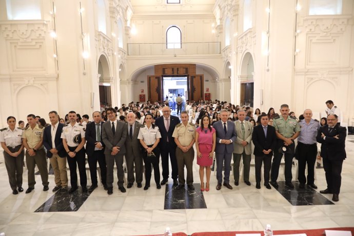 El director del Congreso sobre 'Ciudadanía y Cultura de la Defensa' en ...