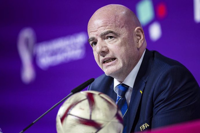 Archivo - FILED - 16 December 2022, Qatar, Doha: President of FIFA Gianni Infantino speaks during a press conference in Doha. Photo: Tom Weller/dpa