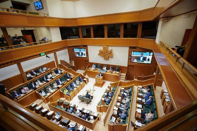 Vista general del primer pleno ordinario de la legislatura, en el Parlamento Vasco,