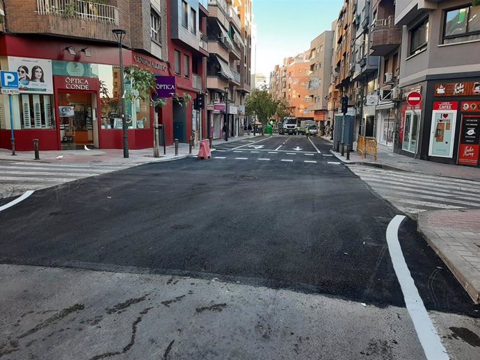 Alicante abre al tráfico la avenida de Soto Ameno en San Blas tras reparar el hundimiento de la calzada