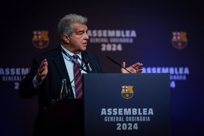 El presidente del FC Barcelona, Joan Laporta, en su discurso inicial en la Asamblea General Ordinaria 2024 del club blaugrana