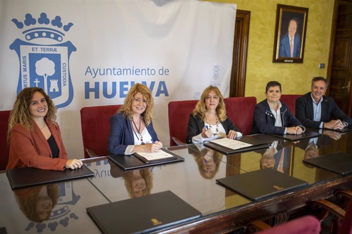 Firma convenio entre la Corporación municipal y la organización de prensa.