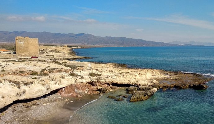 Dunas fósiles en el entorno de la Torre de Cope, en el Parque Regional de Cabo Cope y Puntas de Calnegre.