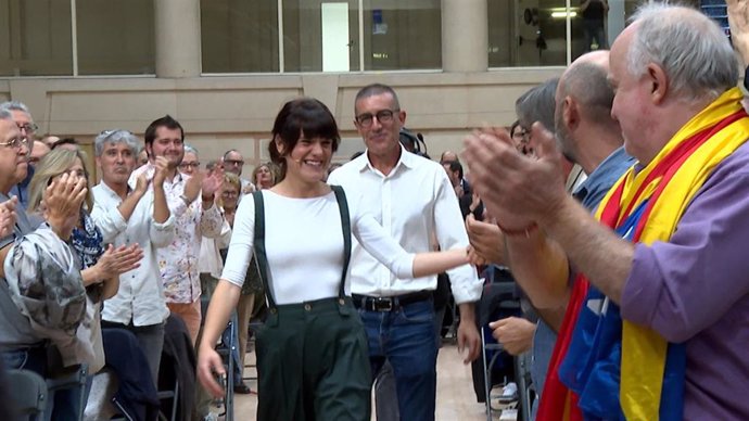 El candidato a liderar ERC por 'Nova Esquerra Nacional', Xavier Godàs, y la candidata a secretaria general, Alba Camps, en la presentación de la candidatura, en Barcelona, a 19 de octubre de 2024