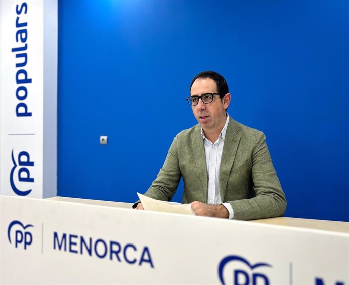 El senador del PP por Menorca, Cristóbal Marqués, en rueda de prensa.