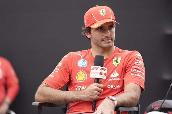 17 October 2024, US, Austin: Ferrari's Spanish driver Carlos Sainz Jr. listens to questions during an interview ahead of the F1 Grand Prix of United States at Circuit of The Americas. Photo: Amg/AMG via ZUMA Press Wire/dpa