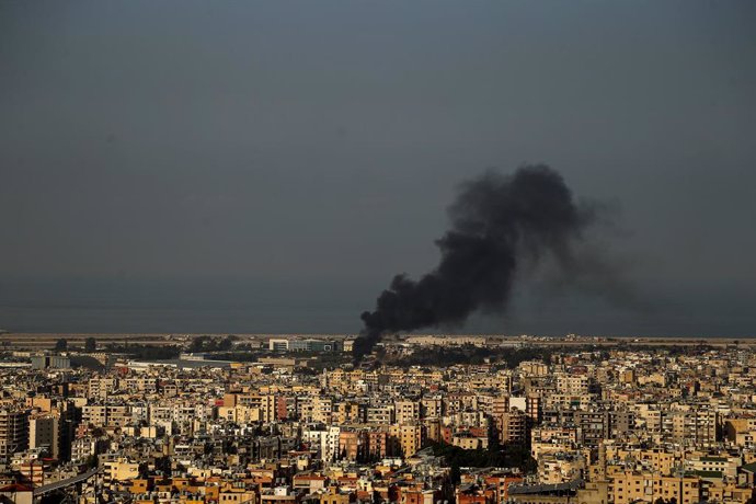 October 16, 2024, Beirut, Beirut, Lebanon: Black smoke billows over Beirut southern suburb. Israel conducted strikes targeting Hezbollah's main bastion and the southern city of Nabtaiyeh where it holds sway, after Prime Minister Benjamin Netanyahu dismiss