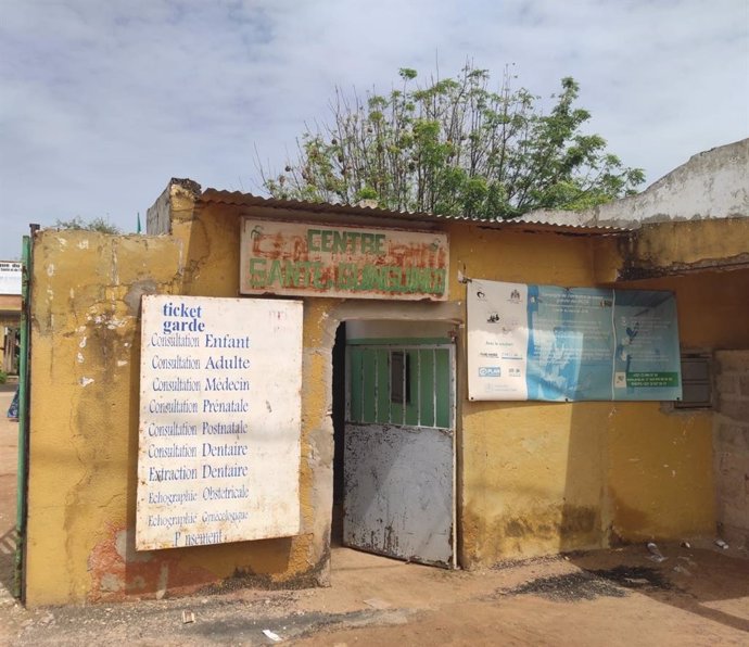 (Foto De ARCHIVO) Entrada Al Centro De Salud De Guinguinéo, En La Región De Kaolack, En El Centro De Senegal    EUROPA PRESS 17/10/2024