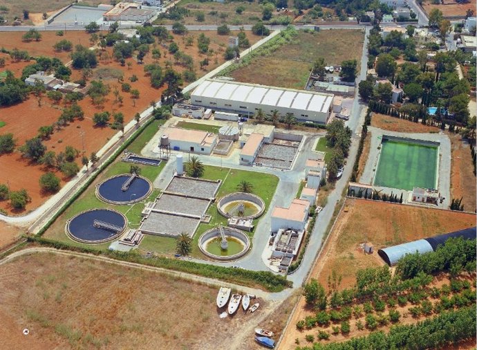 Imagen aérea de la depuradora de Santa Eulària.