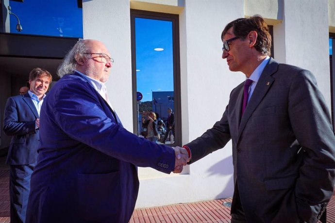 El presidente de la Generalitat, Salvador Illa, este domingo con el alcalde Calonge i Sant Antoni (Girona), Jordi Soler (Junts)