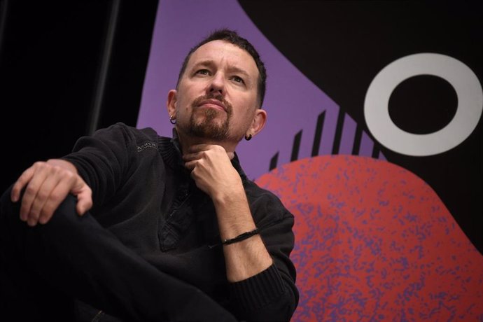 El ex secretario general de Podemos, Pablo Iglesias, durante la mesa redonda '¿Es el fin de la democracia liberal?' en la clausura de la Universidad de Otoño de Podemos, en el Círculo de Bellas Artes, a 20 de octubre de 2024, en Madrid (España).