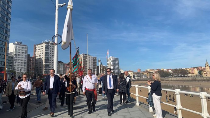 Desfile de pendones en Gijón